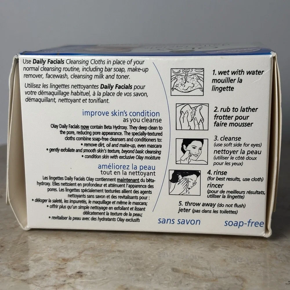 OLAY Daily Facials 30 Cleansing Cloths with Case - Normal‎ to Oily BHA RARE